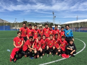 Equipo del Infantil "A" del CF La Nucía tras su partido ante el Kelme