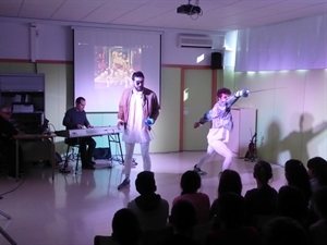 La esgrima y la música en directo se mezclan con emoción en este musical infantil