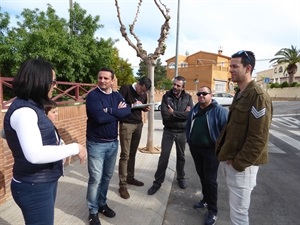 Los vecinos de El Tossal trasladaron al primer edil sus peticiones sobre su zona residencial