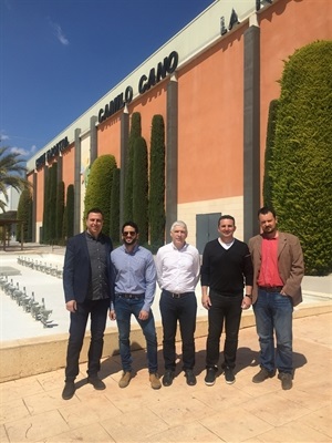 Bernabé Cano, alcalde de La Nucía y Sergio Villalba, concejal de deportes, fueron los anfitriones en esta visita de Armando Esteve, alcalde de Novelda. También acudieron Francisco Javier Cantos, concejal de Urbanismo de Novelda y Rodrigo Verdú, ingeniero municipal noveldense