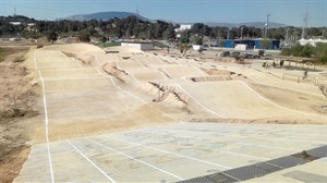 El Circuito de BMX de la Ciutat Esportiva Camilo Cano ya está totalmente preparado para la competición, que tendrá entrada gratuita para todo el público