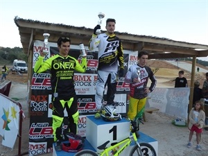 El rider talaverano Alejandro Alcojor cumplió los pronósticos en categoria Olímpica, ganando las dos series. En el podium junto a Alejandro Kim (Madrid) y Pablo Sánchez (San Vicente)