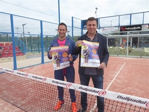 Sergio Villalba, concejal de Deportes y Alejandro González, responsable Club PadelPoint La Nucía, presentaron el autonómico de pádel