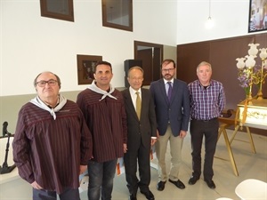 Los dos catedráticos de ka UA Antonio Gil Olcina y Antonio Rico junto a Vicente Miguel Cano, pte. Séquia Mare y Pedro Lloret, concejal de Cultura y Bernabé Cano, alcalde de La Nucía.