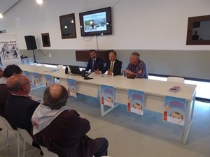 El profesor Gil Olcina durante su ponencia sobre la "Sèquia Mare"