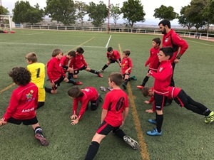 El benjamín "B" calentando ante de su encuentro ante el Sporting Ilicitano