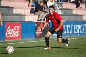 Antonio en una jugada del partido ante el Altea