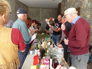 En el taller se extrayeron aceites esenciales de las plantas