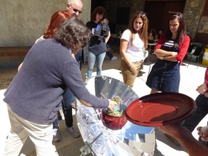 Los alumnos realizaron infusiones con plantas autóctonas aprovechando la energía solar