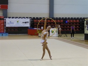 Las gimnastas compitieron con todos los elementos, entre ellos el aro