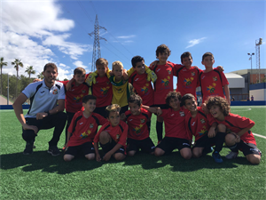 El Benjamín "C" del C.F. La Nucía celebrando su gran victoria el pasado sábado