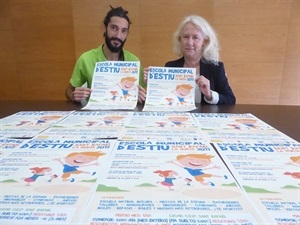 Presentación de l'Escola d'Estiu 2017 con David Arias, director y Beatriz Pérez-Hickman, concejala de Bienestar Social