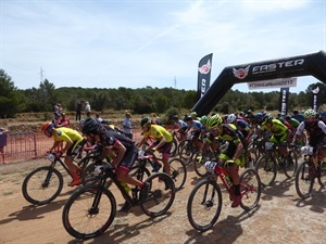 Salida Elite y sub23 en el I Open La Nucía BTT XCO