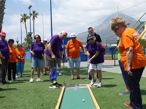 Imagen de uno de los golpes en el mini golf