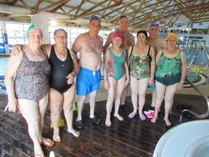 Tras la intensa jornada deportiva algunos de los participantes fueron a la Piscina Climatizada