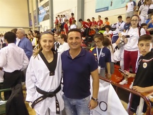 Bernabé Cano, alcalde de La Nucía, junto a Irene Laguna, Campeona de España Junior en La Nucía