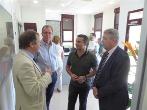 Bernabé Cano, alcalde de La Nucía, junto al Embajador Holandés en España, Matthijs van Bonzel, el Cónsul Valenciano Eric Nolte y Bart Gommans, concejal Residentes Extranjeros