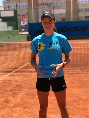 La Tenista nuciera ganó el Máster Nacional "Babolat Cup" y representará a la Selección Española en el Europeo Sub 14 de la República Checa a finales de julio