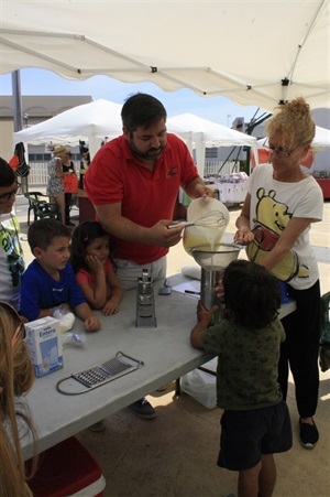 Los más pequeños participaron en el Taller de refrescos naturales