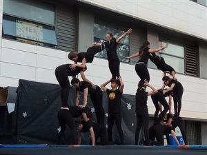 La entrega de orlas contó con una exhibición de "Construcciones Humanas" a cargo de loa alumnos de Educación Física