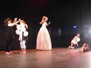 “I tu què t’imagines?” combinó video, teatro y música sobre el escenario de l'Auditori