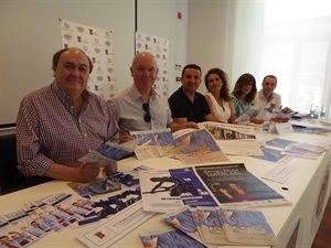 La presentación ha contado con Vicent Martines, dtor Seu Univ, Eva Valero Dtra. Sedes de la UA, Vigela Lloret, coord. curso, Román Rodríguez, coord. Curso, el concejal Pedro Lloret y Bernabé Cano, alcalde de La Nucía.