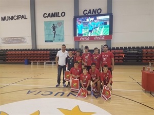 Sergio Villalba, concejal de Deportes, entregó los trofeos, medallas y bolsa de promoción de la #LaNuciaCiudadDelDeporte a los equipos participantes