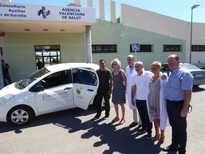 La entrega del vehículo se ha realizado esta mañana en el Consultorio de Salud de Pinar de Garaita