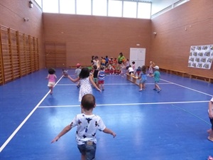 Los más pequeños han realizado hoy una gymkhana en el gimnasio