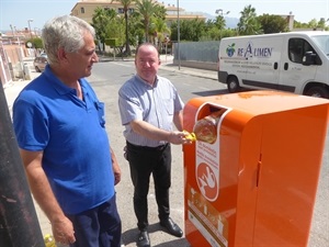 Manuel Alcalá, concejal de Limpieza urbana y Reciclaje, en la presentación de los contenedores