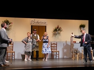 Una de las escenas de la obra de teatro "Em pareix que cauen gotes"