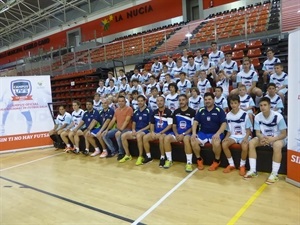 Kike Boned y Sergio Villalba, concejal de Deportes, junto a los alumnos y monitores del Campus LNFS