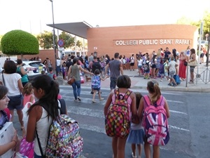 El Colegio Sant Rafel fue construido para albergar dos líneas por curso y actualmente tiene tres por curso