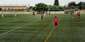 El partido se jugó sobre el césped artificial del campo del Grao de Gandía