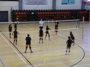 El IX Campus de Voley se desarrolla durante esta semana en el Pabellón Municipal Camilo Cano