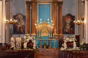 La Ofrenda de flores es en honor a la “Mare de Déu de l’Assumpció”.