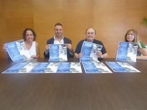 El Teniente Alcalde, Pedro Lloret, junto al concejal de Deportes, Sergio Villalba, y las profesoras de la Escuelas de Adultos, María Martí y Merche Herreiz