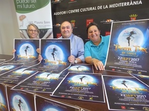 Garbiñe Mondragón, pta. AFA Marina Baixa, Hazel Hilles, directora del Festival y Pedro Lloret, concejal de Cultura en la presentación del Festival de Danza