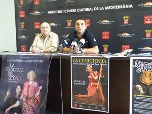 Pedro Lloret, concejal de Cultura y Bernabé Cano, alcalde de La Nucía en la presentación de la programación de l'Auditori