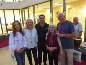 Vidal Corredor, pte. Asoc Jubilados y Pensionistas junto a MªTeresa García, ex pta, Bernabé Cano, alcalde de La Nucía y la concejala Beatriz Pérez-Hickman