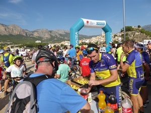 Avituallamiento del VI Día de la Bici de La Nucía