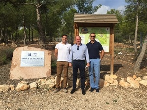 Antonio Escudero, concejal de Medio Ambiente del Ayuntamiento de Pilar de la Horadada también se interesó por el Parque de Aventura