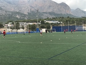 En los campos de césped artificial practicó el Joc Internacional