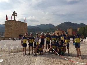 Ele mirador del santuario con la Cruz de Caravaca al fondo