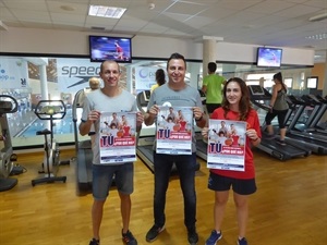 Presentación de la campaña con Nano Pelayo, coordinador Agua Piscina Climatizada, Lorena Romeo, coordinadora Clases Colectivas y Sergio Villalba, concejal de Deportes.