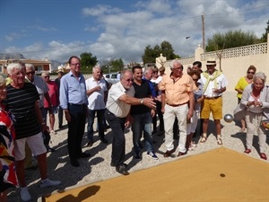 Sjef van Hamelveld, pte. Asociación de Holandeses Costa Blanca, en su lanzamiento