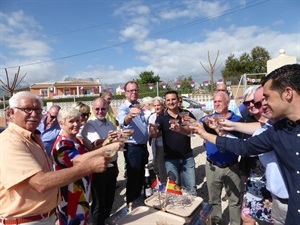 Brindis tras la inauguración de esta nueva área deportiva