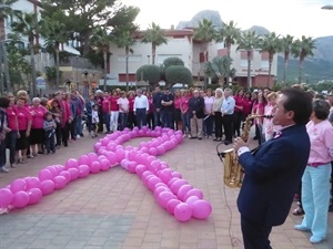 El saxofonista Román Rodríguez puso música al acto del Gran Lazo Humano