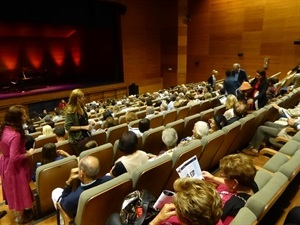 El público con su entrada colaboró con un causa solidaria como la investigación contra el cáncer