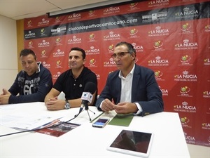 César Iribarren, director del Máster y profesor de la UPV explicando el Máster de Gestión Deportiva